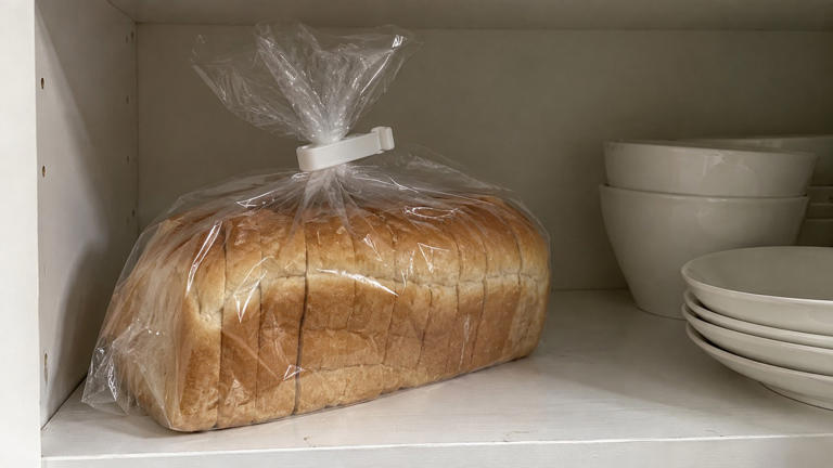 How to keep bread fresh longer without a bread box