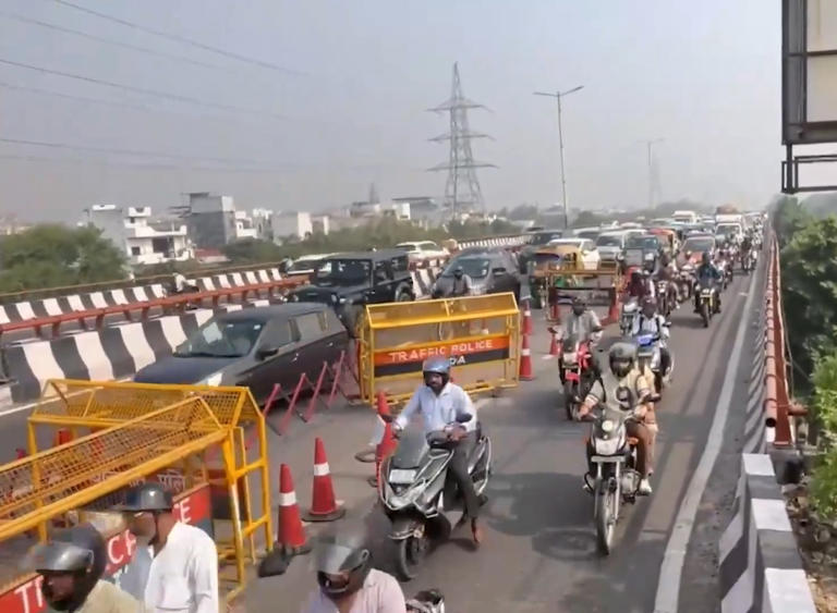 Noida elevated road shut after another pothole in a week, leads to huge ...