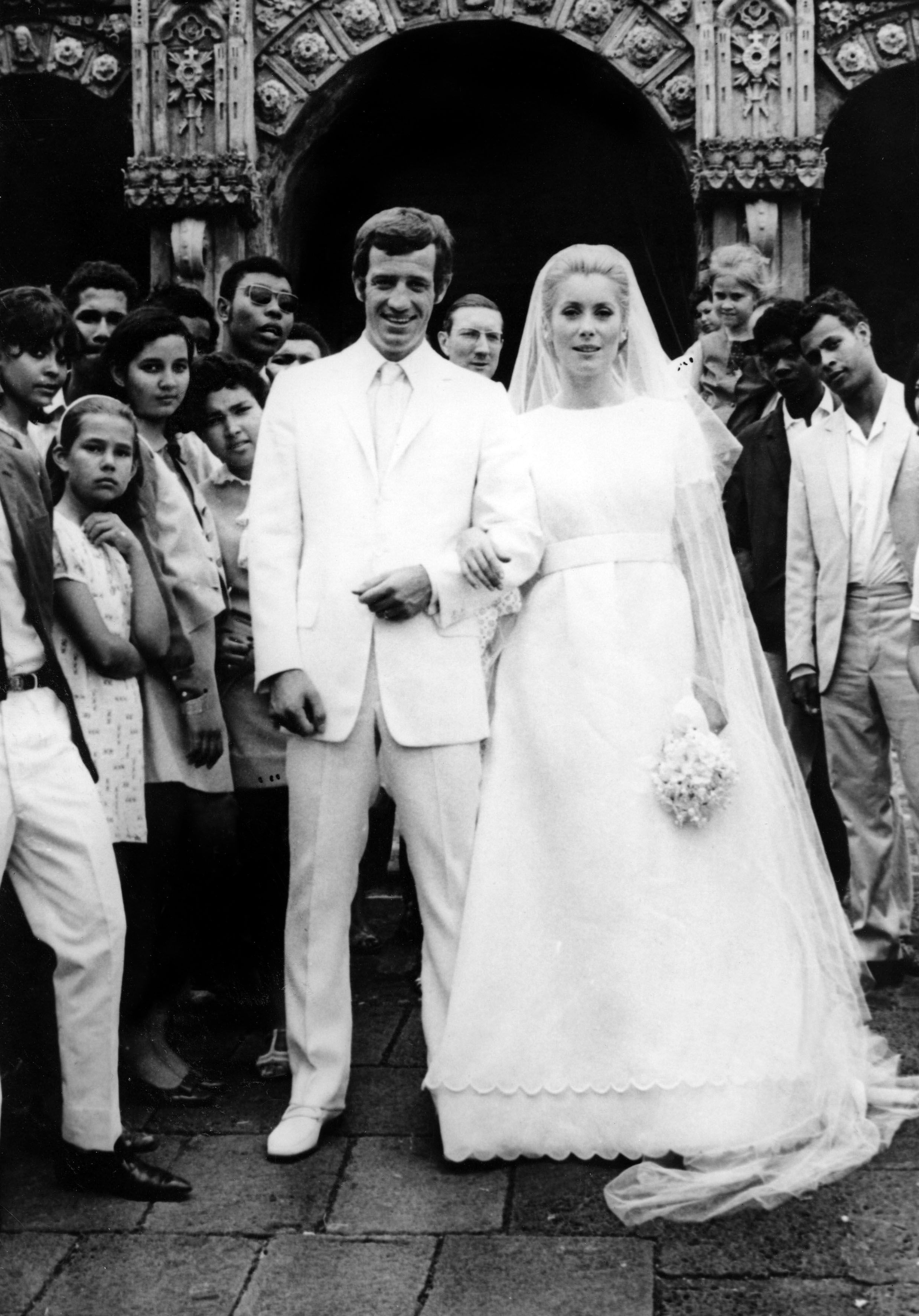Catherine Deneuve en 4 robes de mariée
