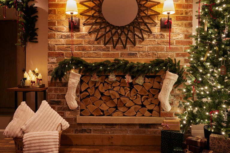 8 of the best UK Christmas markets with singing moose, fir tree mazes ...
