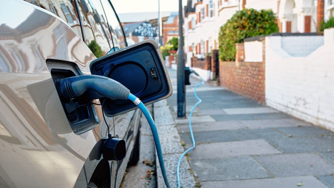 Rule change for electric vehicle drivers offers up £300 savings