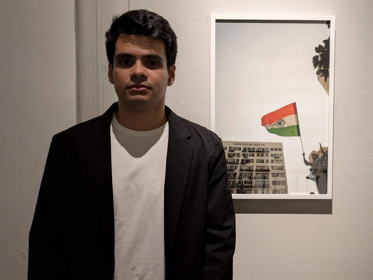 Will not take down Indian flag: Priyanka Gandhi's son alleges protest ...