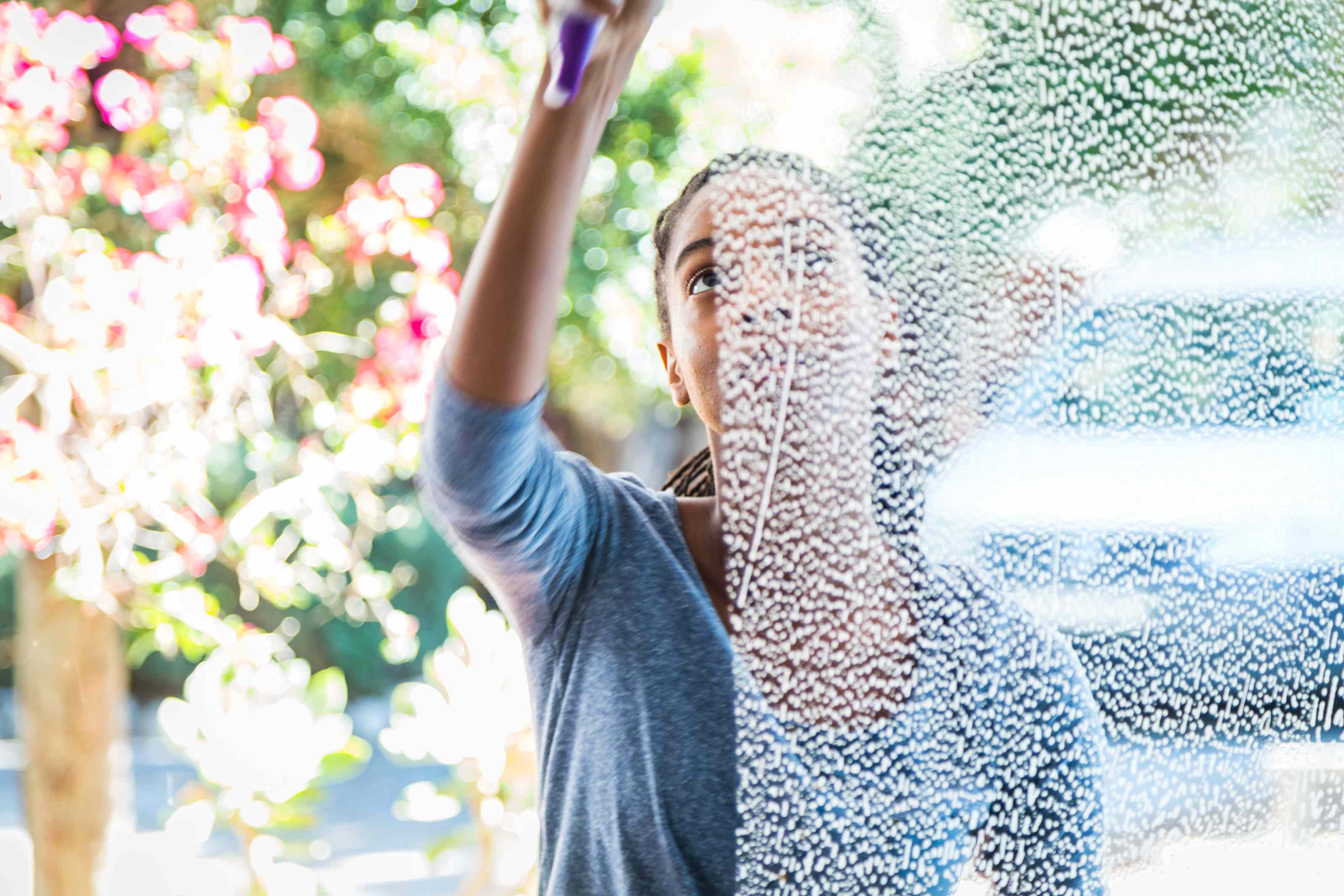 This is the best way to clean glass without streaks