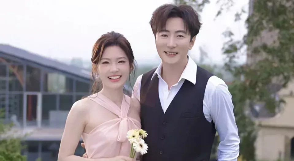 Sao châu Á 22/10: Chồng cũ Chae Rim công khai người yêu kém 15 tuổi