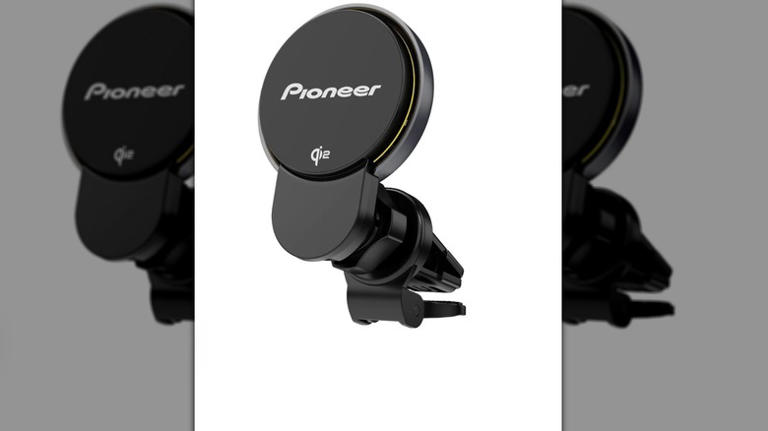 13 car accessories & mini-gadgets that actually make great gifts