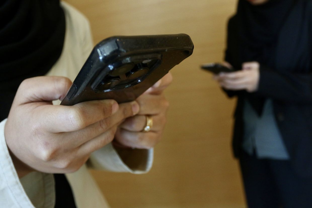 Ban will protect civil servants
