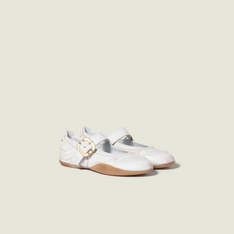 7 rekomendasi flat shoes wanita branded, dari Gucci sampai LV
