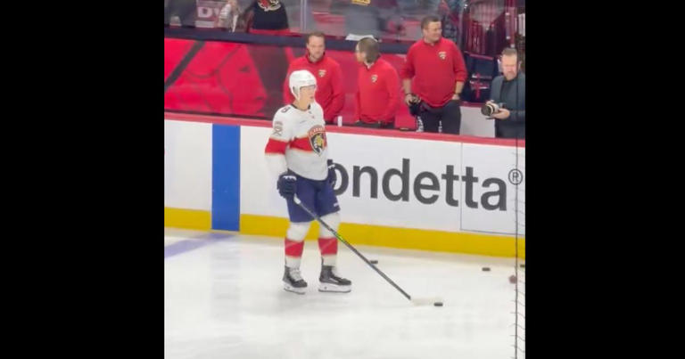 Brady Tkachuk gets mercilessly booed before puck even drops in Ottawa!