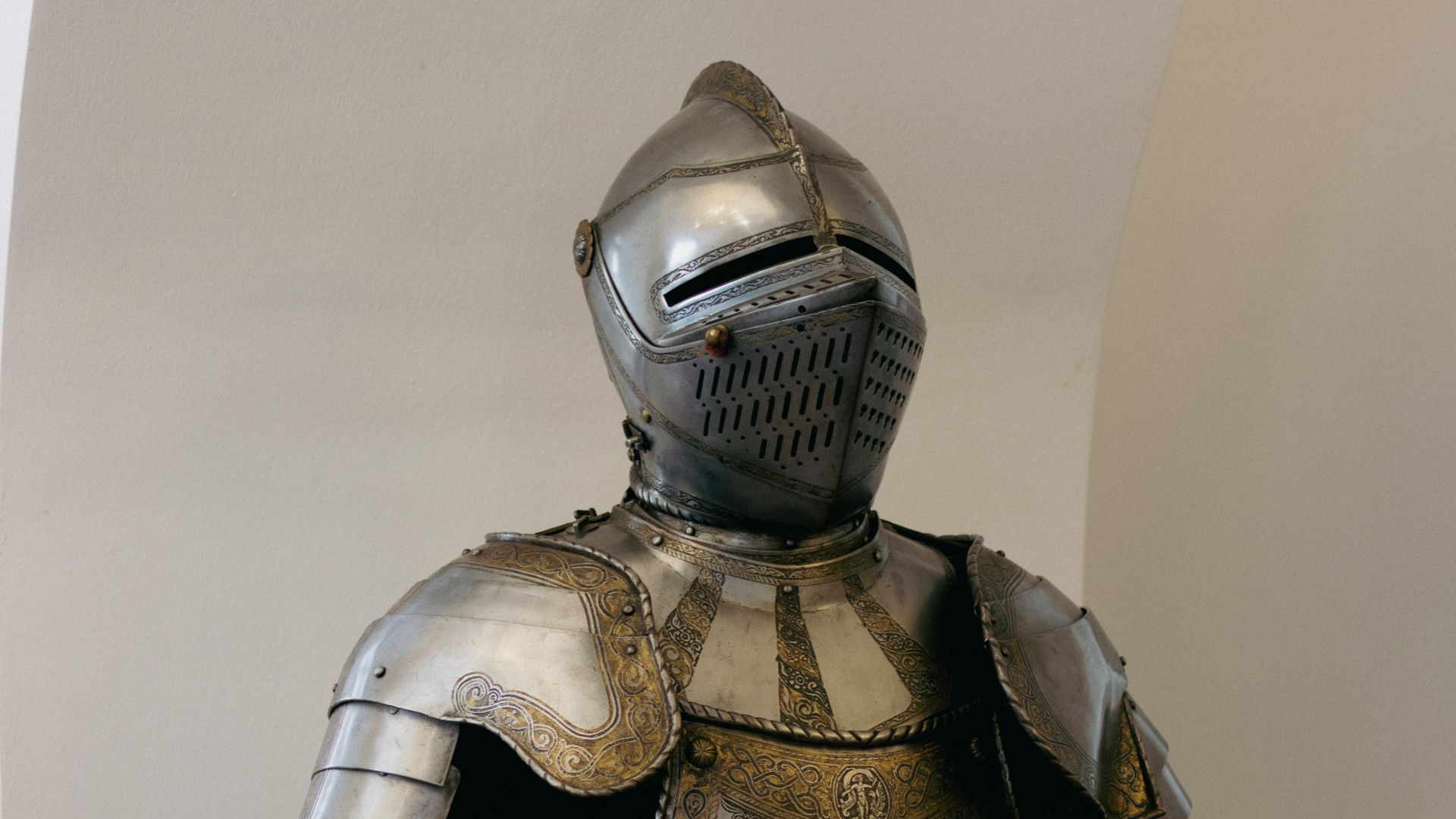 10 surprising facts about medieval knights & 10 myths