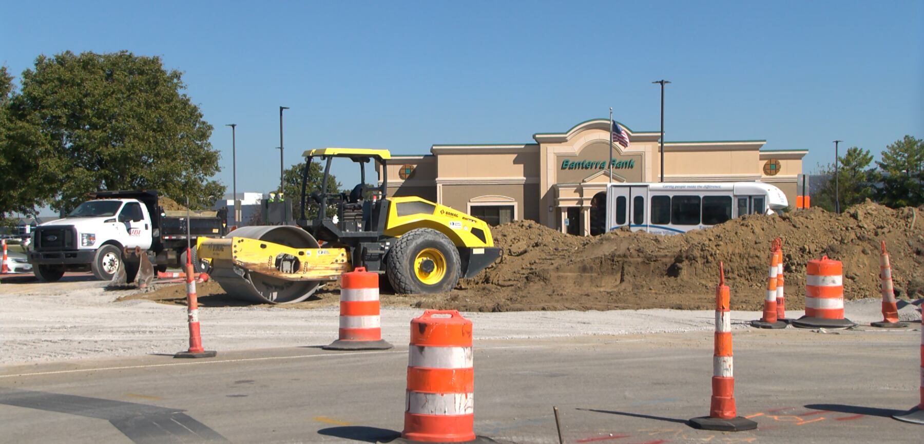 Cross Pointe roundabout on Evansville’s east side expected to be done ...
