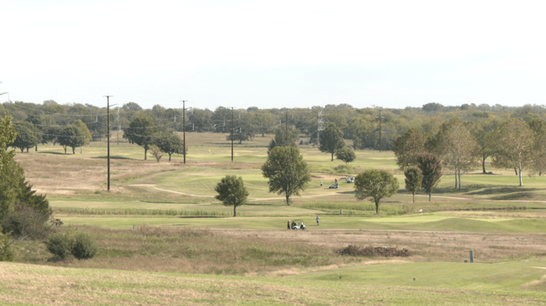 Warm October weather keeps Miami golf course busy