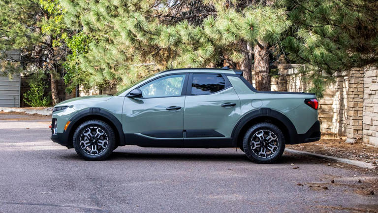 Hyundai's Santa Cruz is getting killed by the Ford Maverick, but I can ...