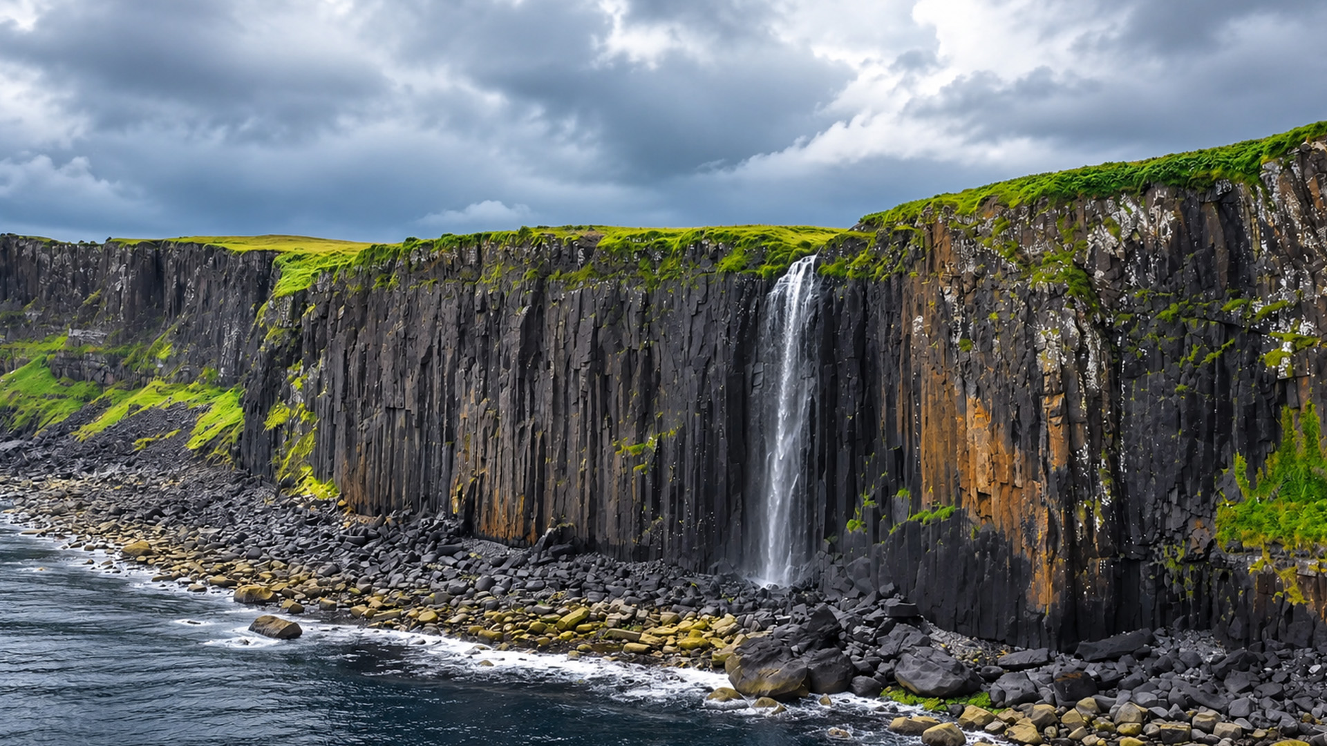 What makes these cliffs look like giant columns?