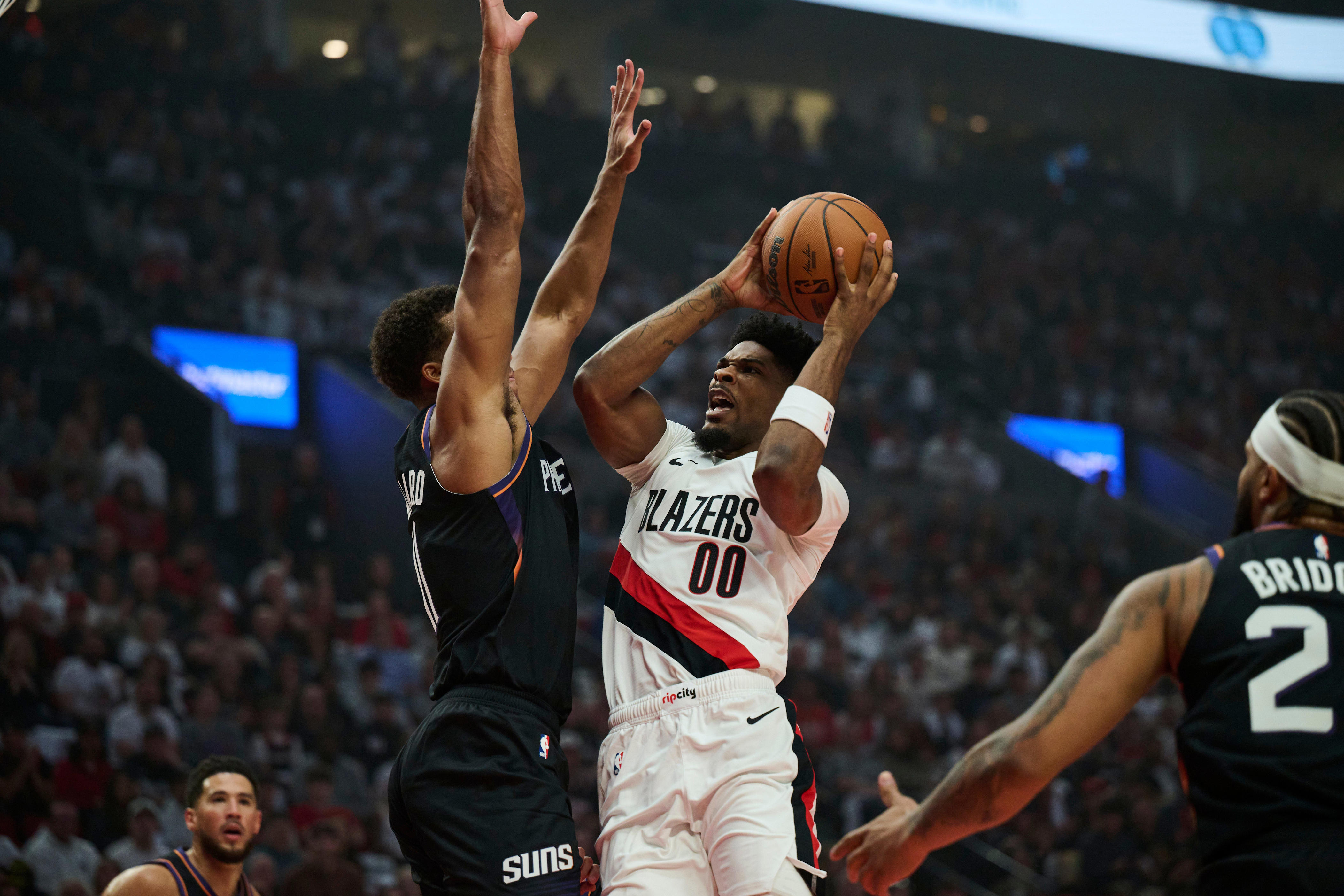 Plane trouble delayed Phoenix Suns flight hours before opener