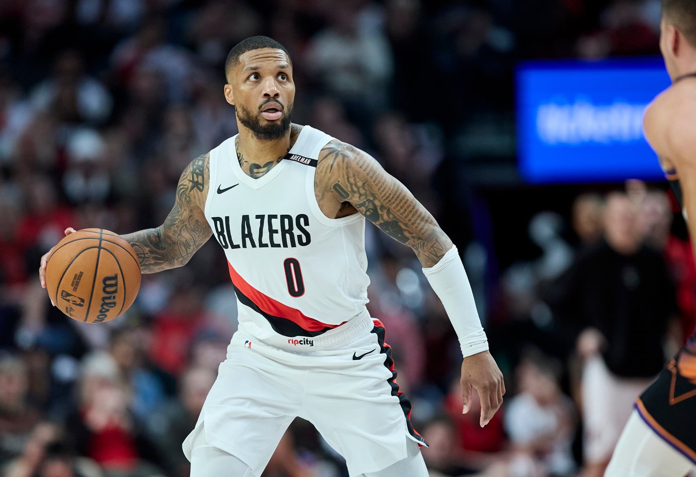 Portland fans show love for Damian Lillard in his return to the court ...