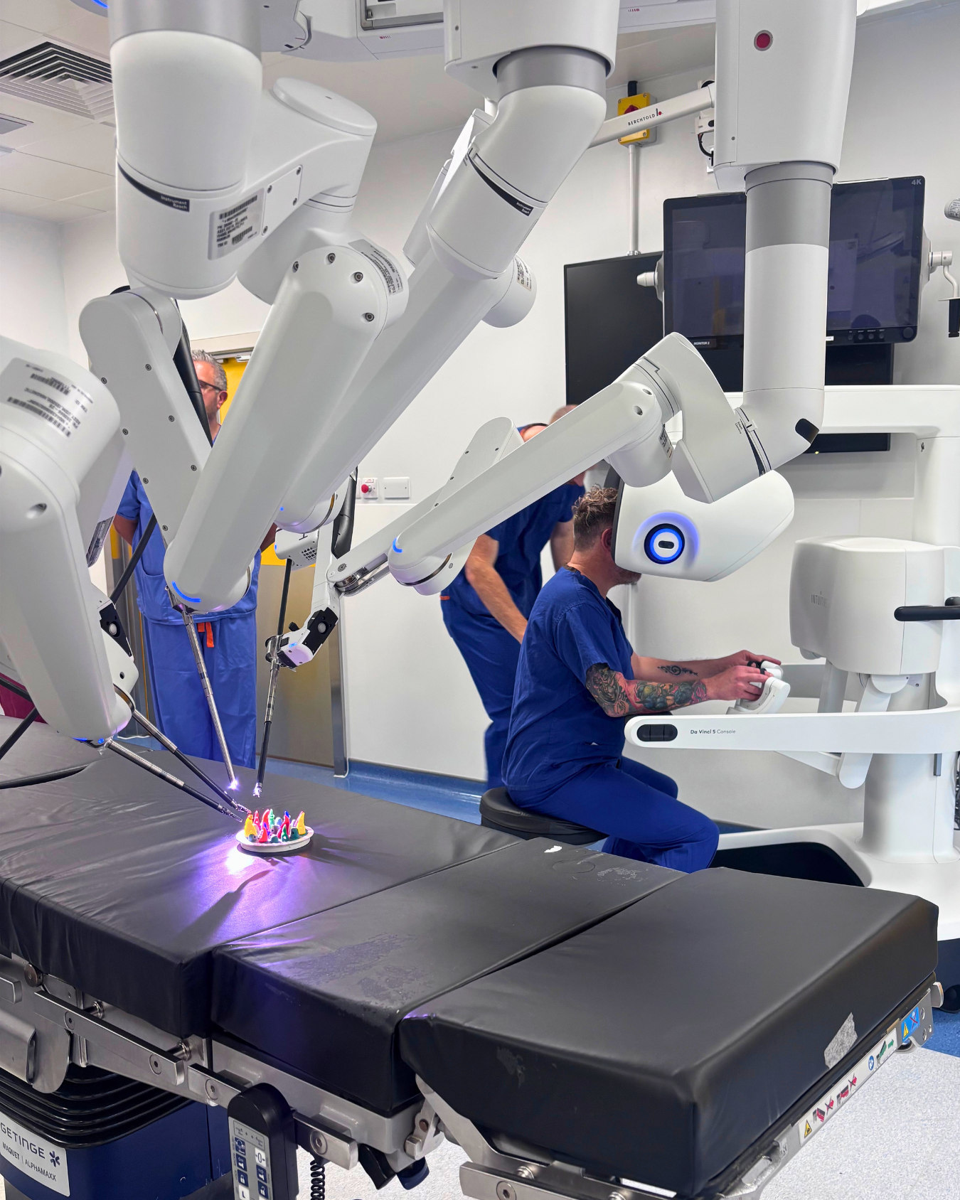 A real milestone for Leeds: Hospital unveils cutting-edge surgical robot