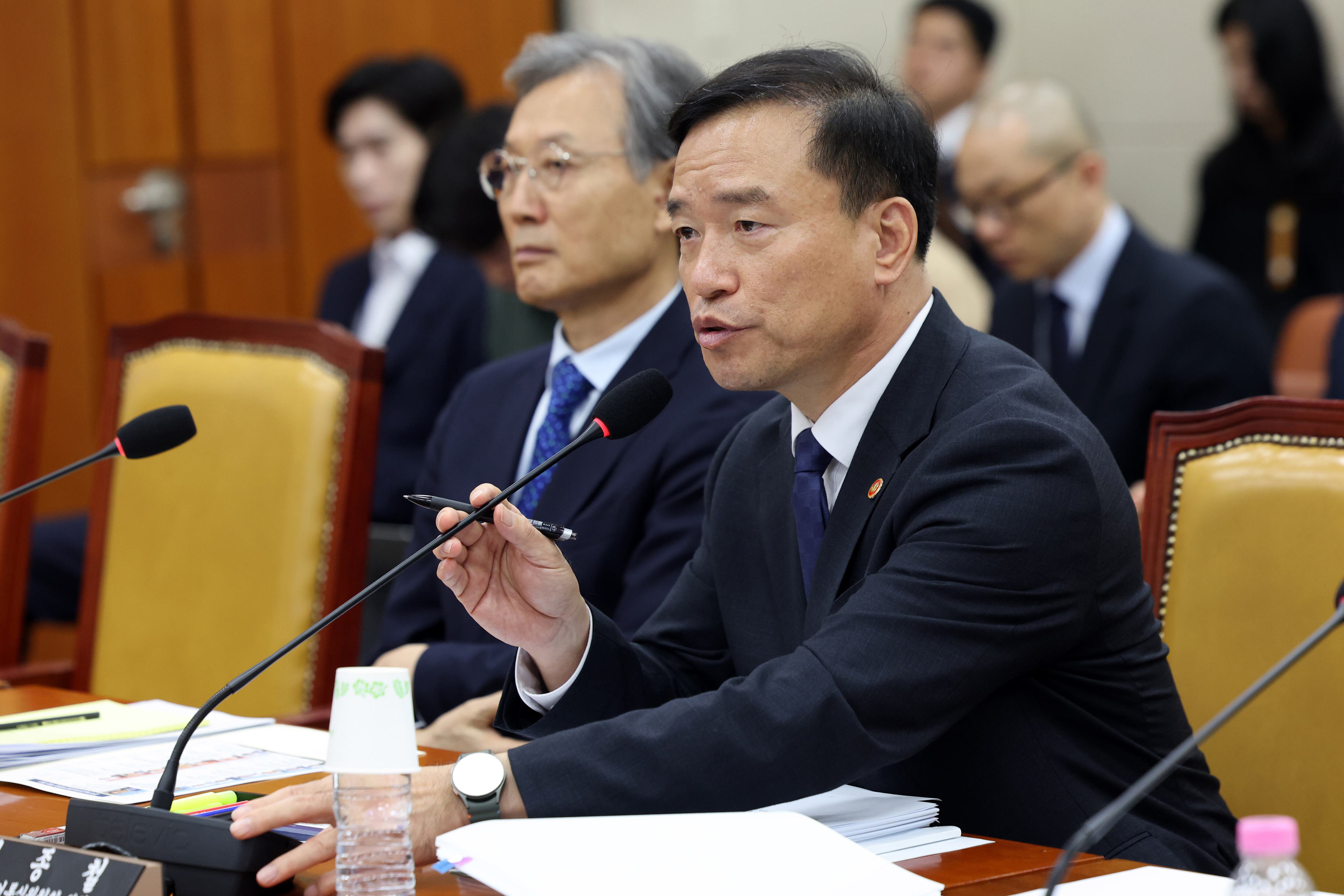 KT, LG Uplus face scrutiny over hacking cover-ups, sanctions possible