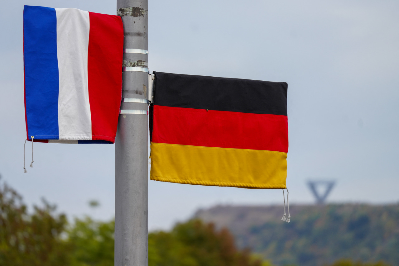 French government-bond yields jump, spread widens as Treasury yields fall