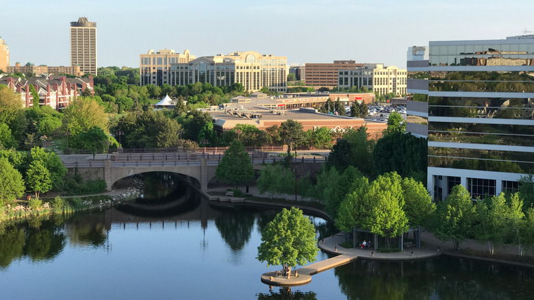 America's top suburb for 'city-like living' is this walkable, chic spot ...