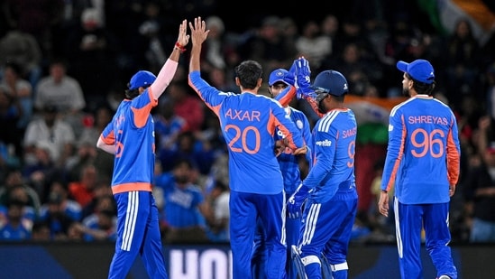 India vs New Zealand 1st T20I, live: Axar Patel pulls the plug on Finn ...