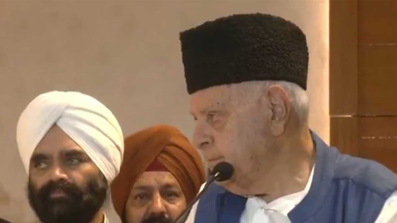 Farooq Abdullah pays tribute to 'towering personality' Harbans Singh