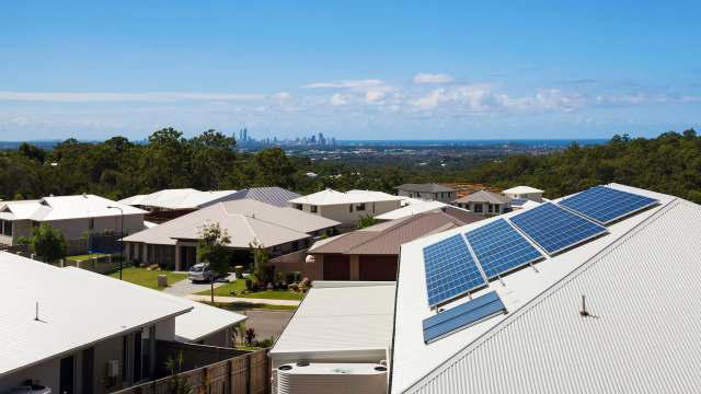 In Queensland, free midday power helps a solar-and-battery household ...