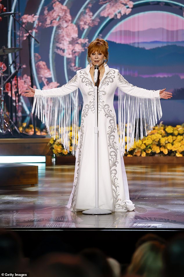Katy Perry and Carrie Underwood join Reba McEntire at tribute concert ...