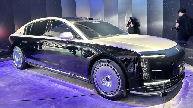China investigates Maextro V800 after brake brackets fail in all three ...