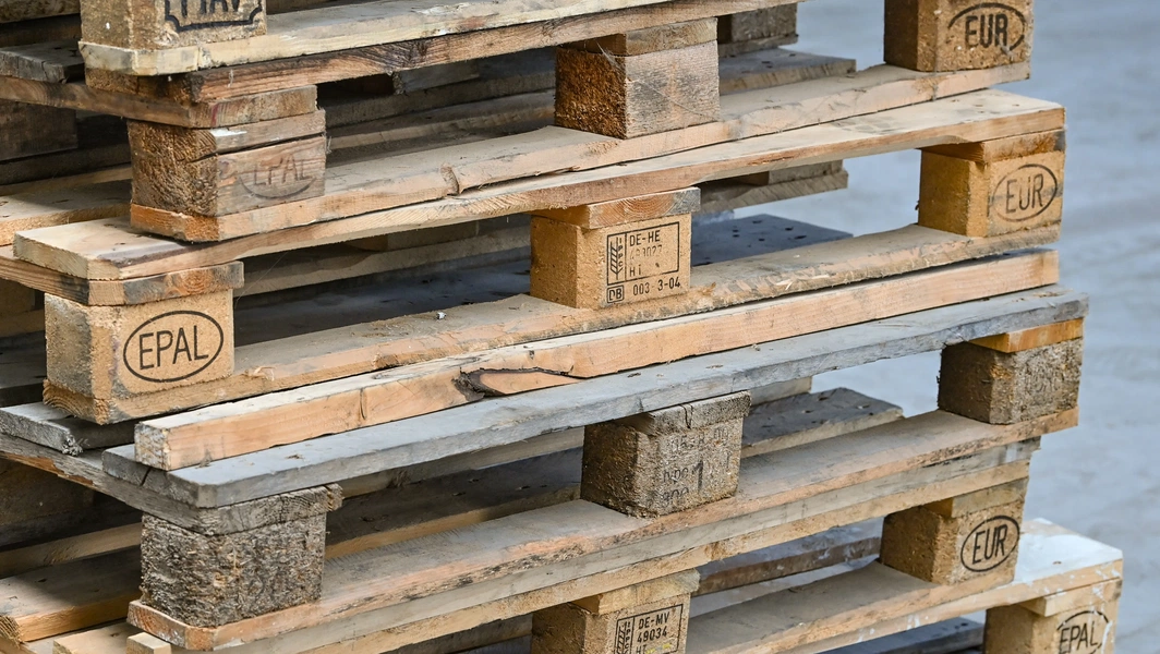 From warehouse to wow with wooden pallets