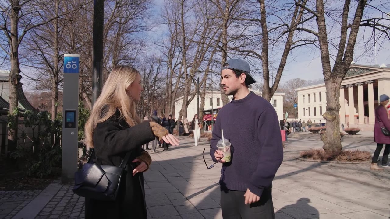 A chess fan tried to beat a chess master in Norway - their street match ...