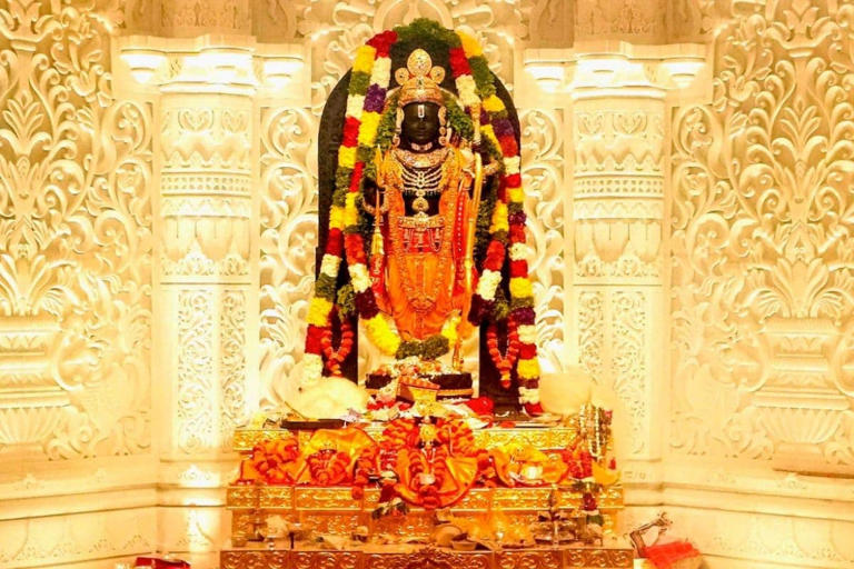Why do priests show a mirror to deities in temples? 5 beliefs behind ...