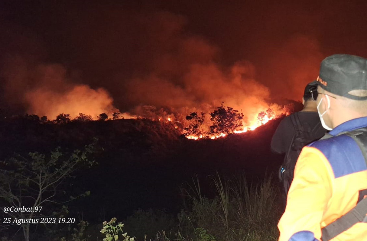 Karhutla Gunung Ciremai belum padam, petugas masih berjibaku
