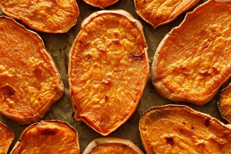 Oubliez le papier aluminium : l'astuce d'un chef pour des patates ...