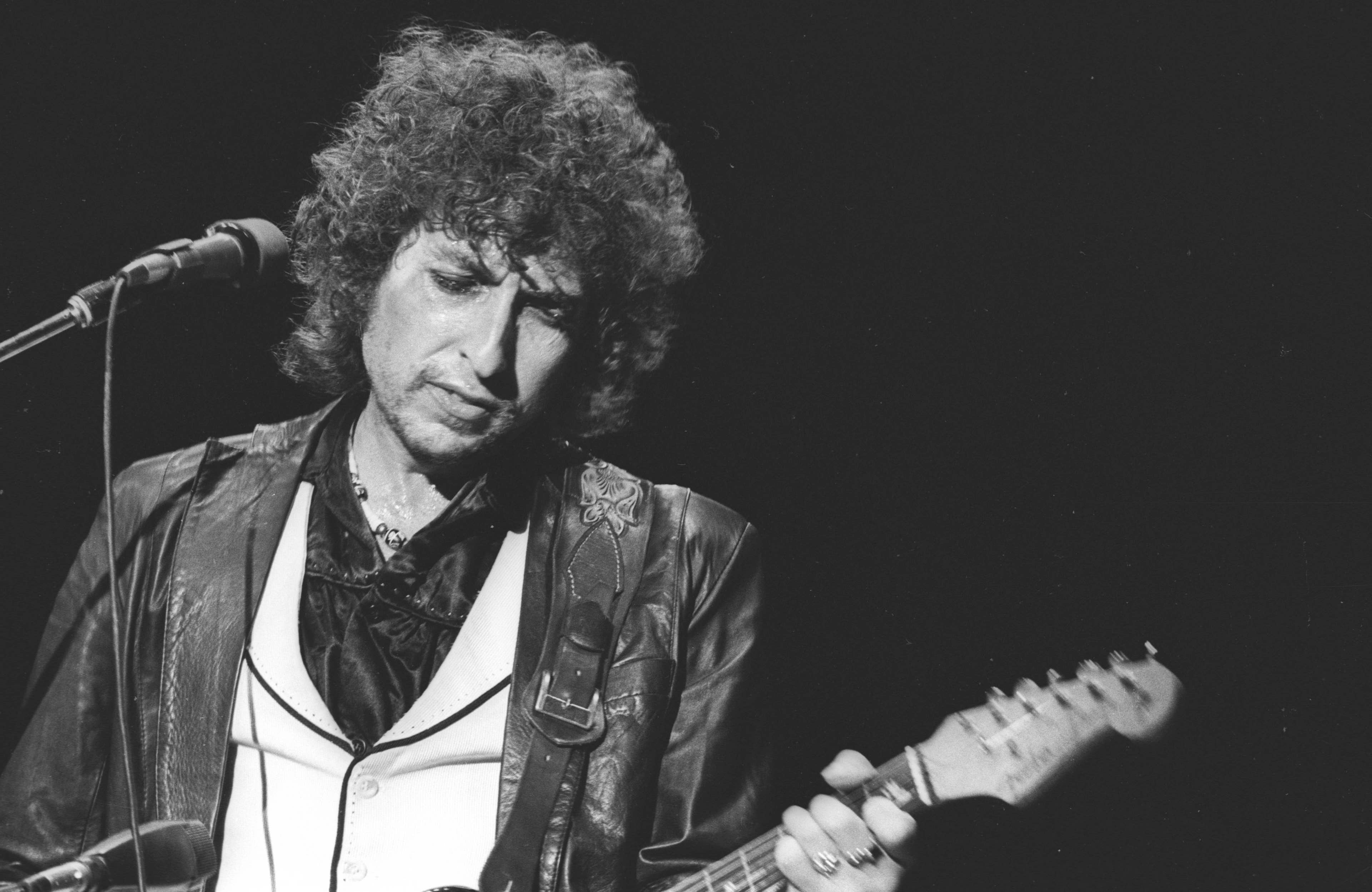 Bob Dylan called Leonard Cohen 'number one' in a surprising conversation