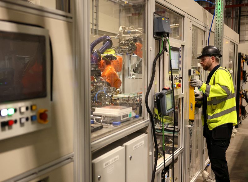 UK factory output expected to stabilise, CBI survey shows