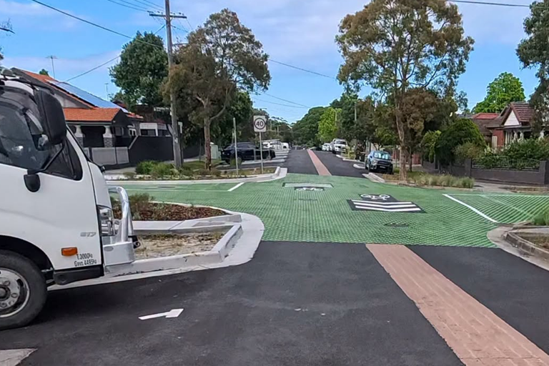 Bizarre new honeycomb road markings baffle Aussie drivers in major ...