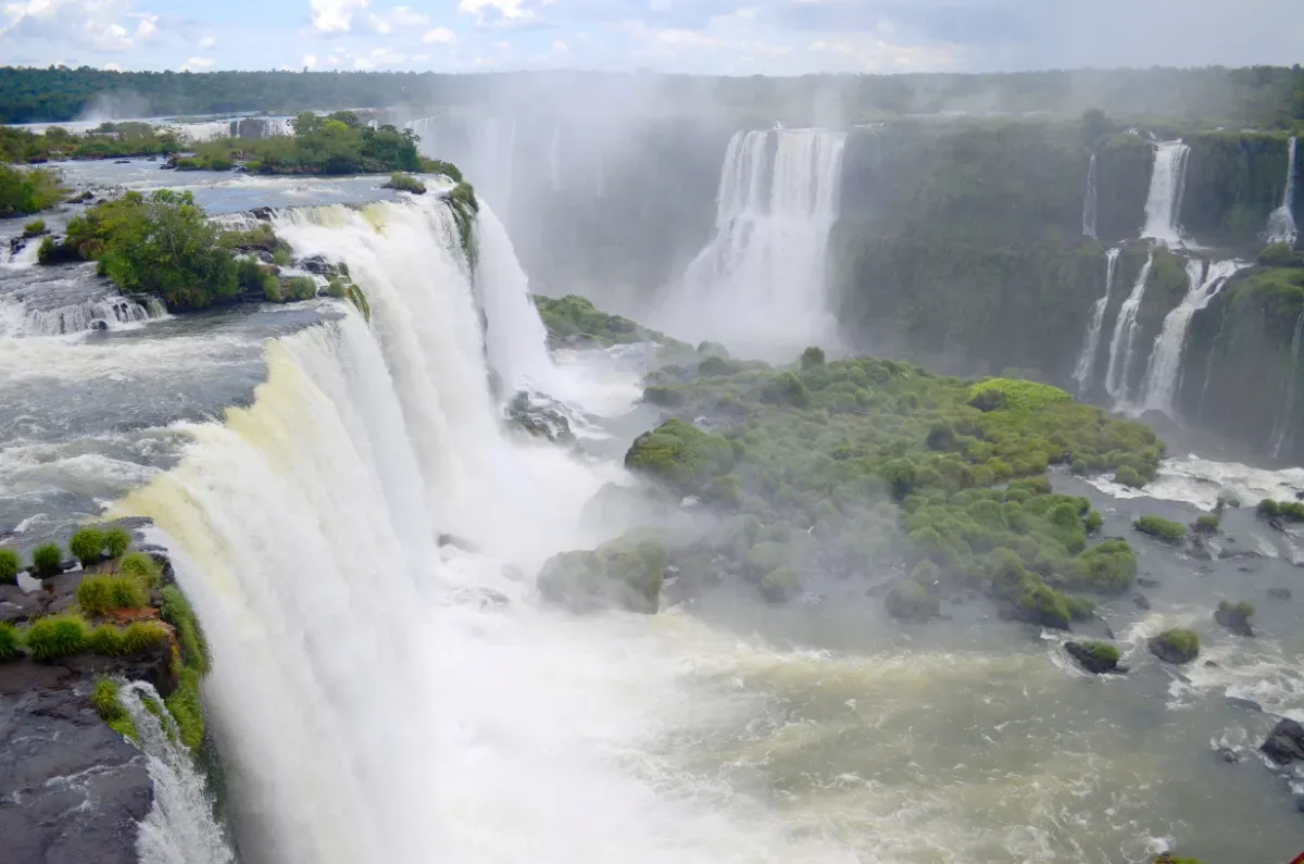 « Il ne cesse de pleuvoir » : les chutes d’Iguazú fermées aux touristes ...