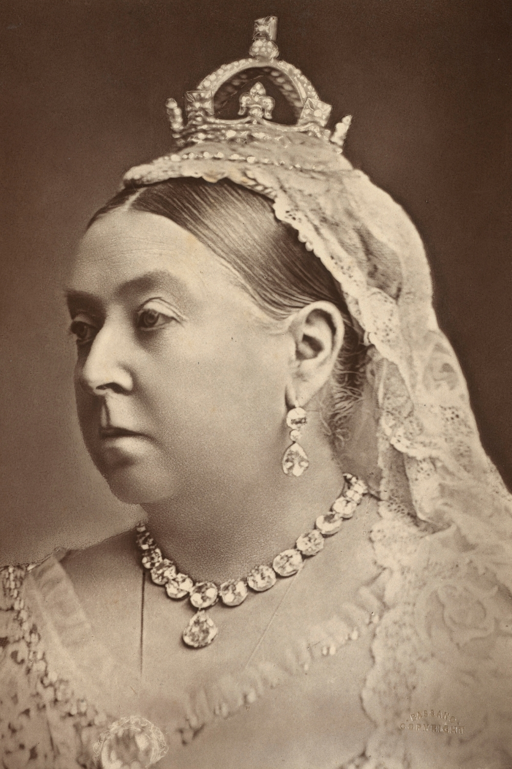 500 years of royal jewellery is coming to Buckingham Palace for a major ...