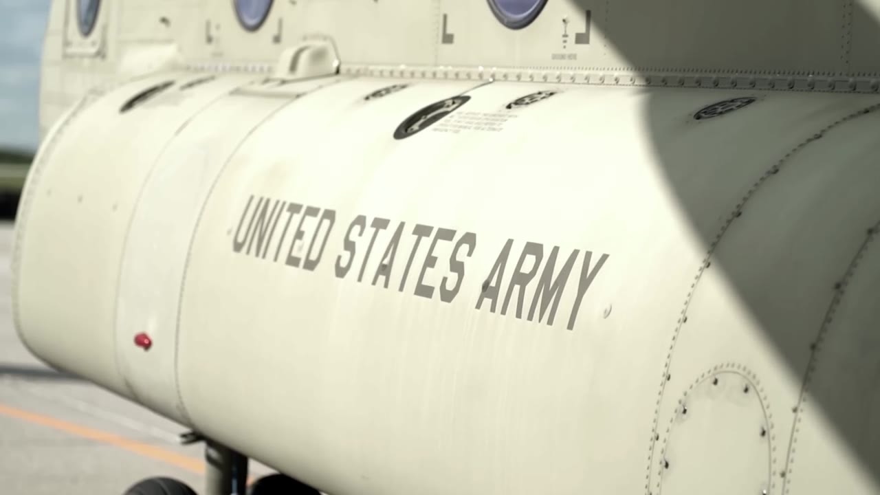 Watch a US Army CH-47 Chinook helicopter fly at speeds up to 196 mph