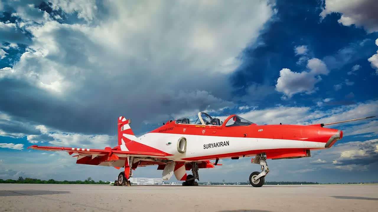 Indian Air Force SuryaKiran team flies Hawk Mk-132 formations