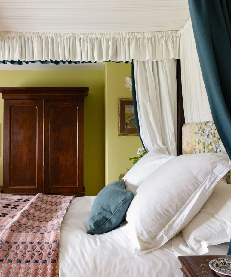 How to style dark wood furniture: 4 designer-approved colors