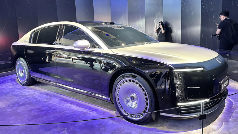 China investigates Maextro V800 after brake brackets fail in all three ...