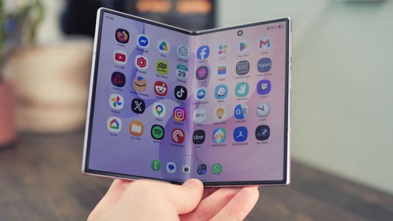 The Galaxy Z Fold 8 is a smash hit. Samsung should thank Apple