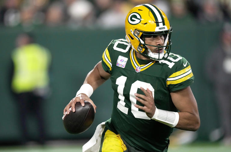 Caleb Williams, Bears try to keep pace with perfect Minnesota Vikings