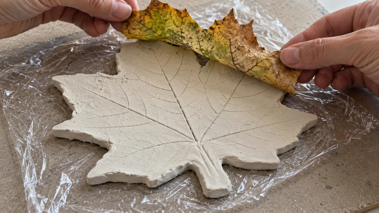 How to decorate a dish with clay and paint