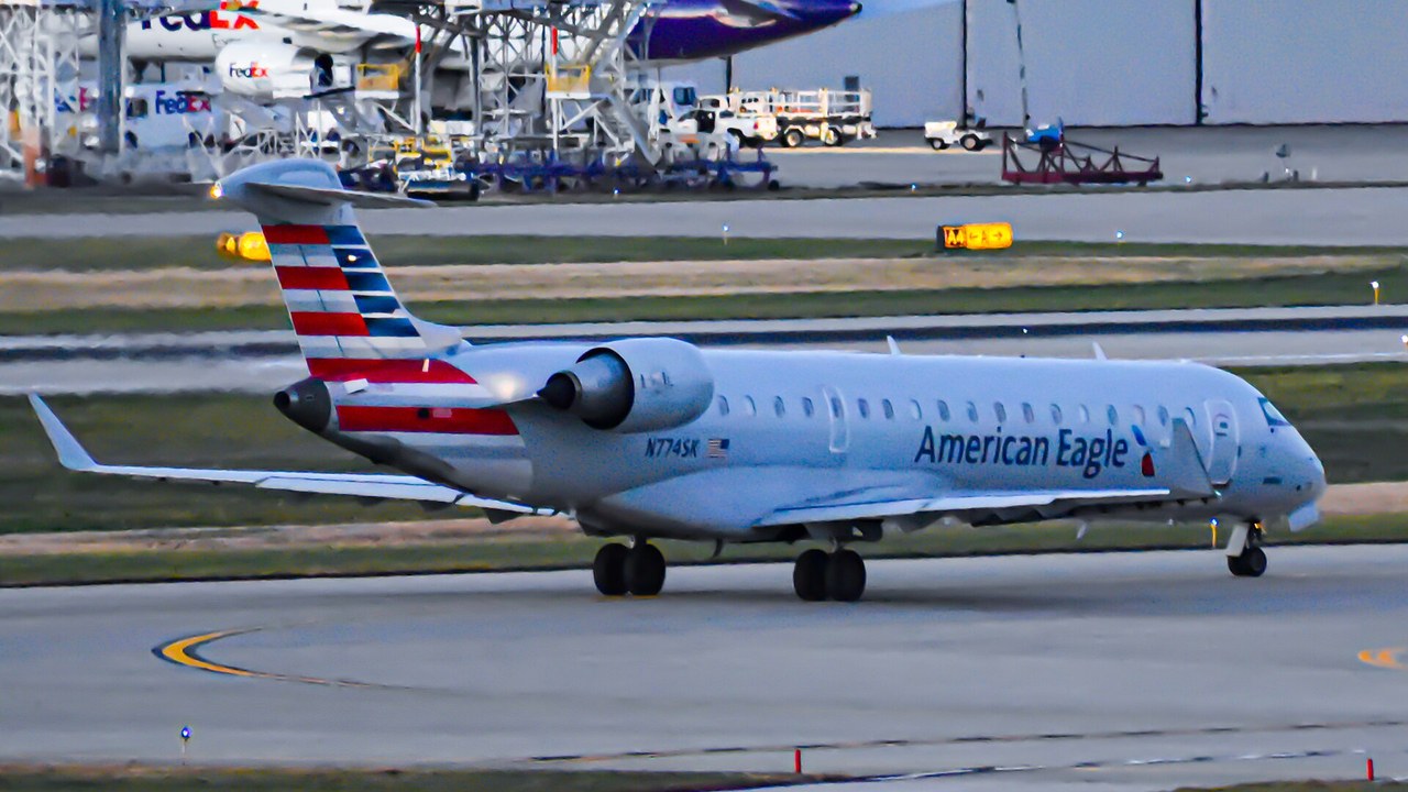 An American Eagle flight returned to St. Louis after an odor report ...