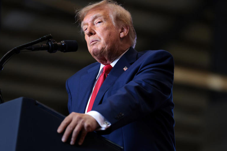 Trump’s missteps at rally raise new questions about his health
