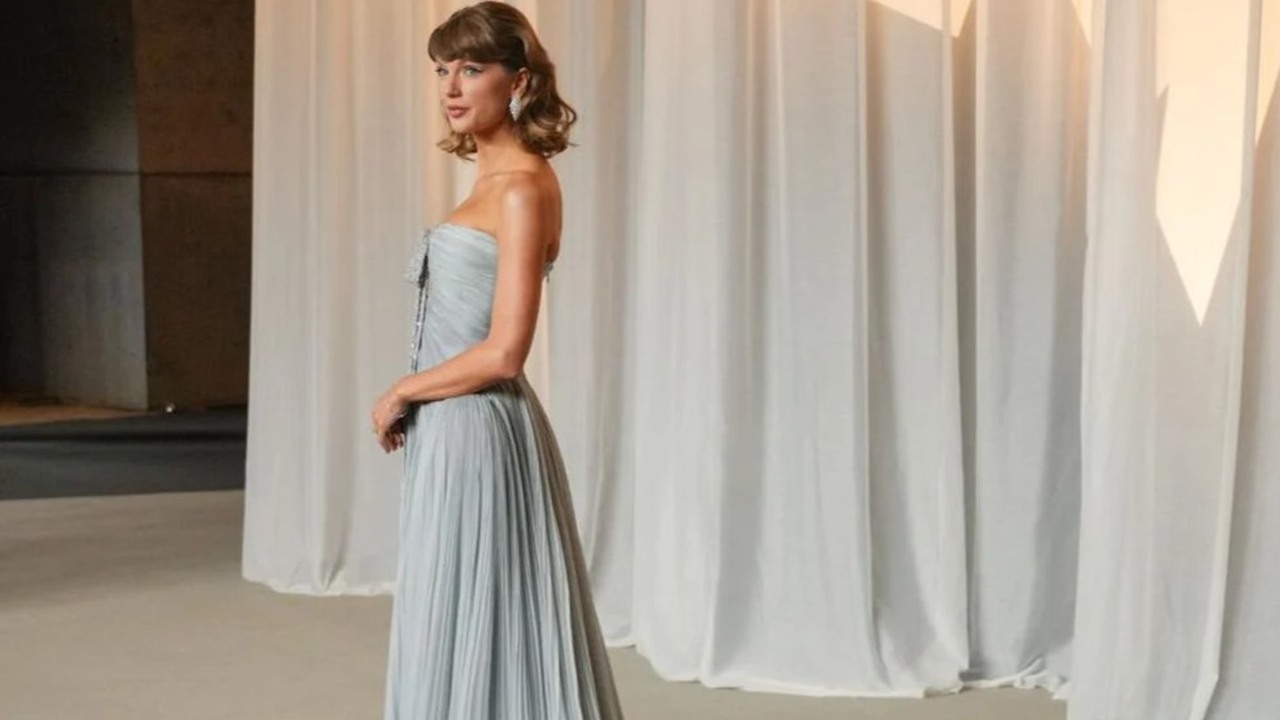 Taylor Swift went for understated elegance then her dress nearly ...