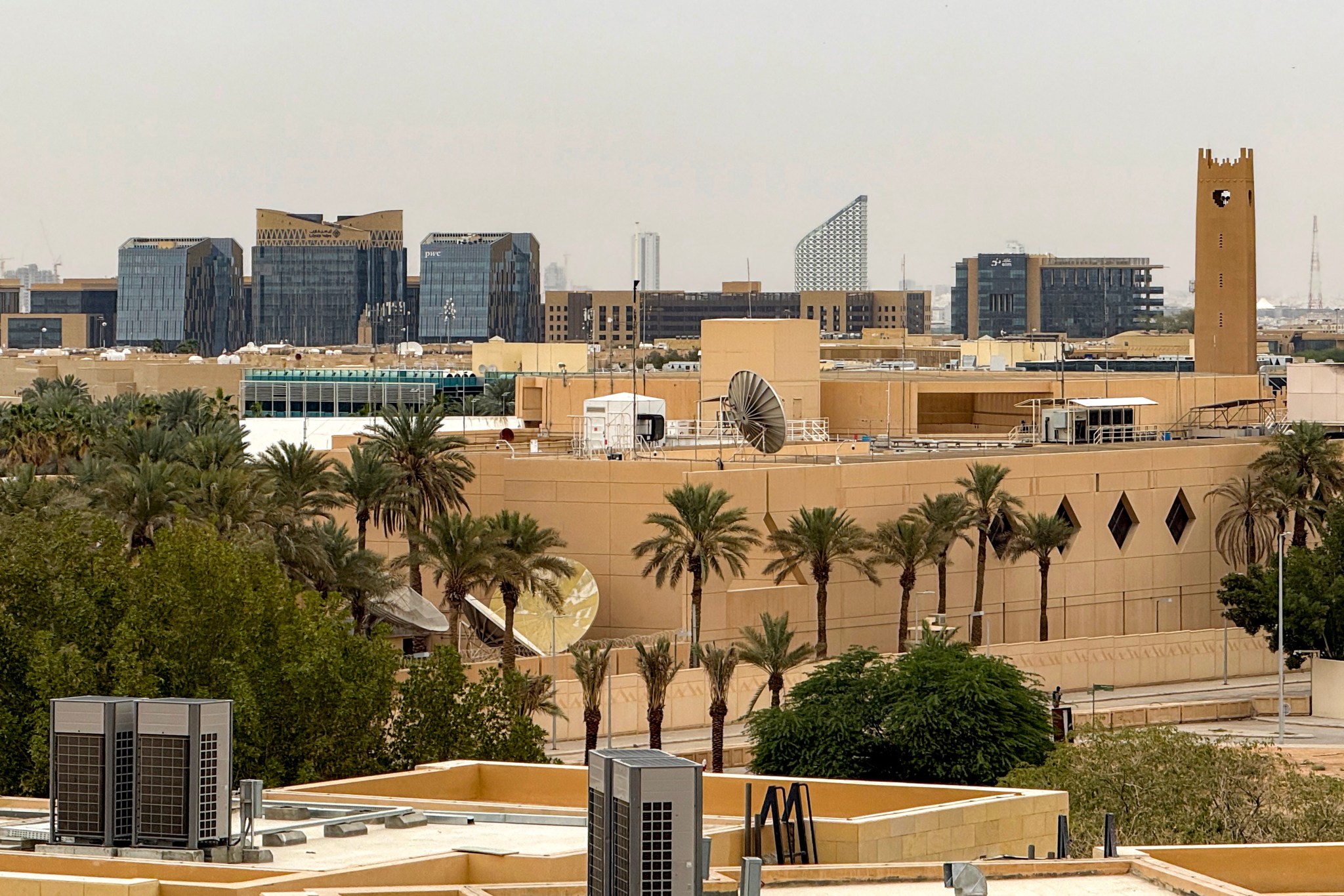US orders some diplomats to leave Saudi Arabia after deadly attacks