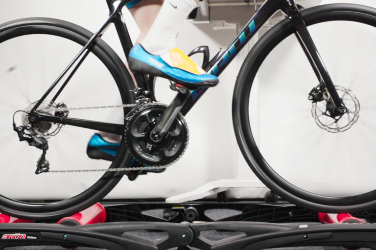 Rollers, indoor bike, turbo or smart trainer? Which indoor cycling ...